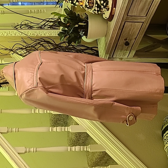 Pink women's leather jacket - Picture 2 of 3